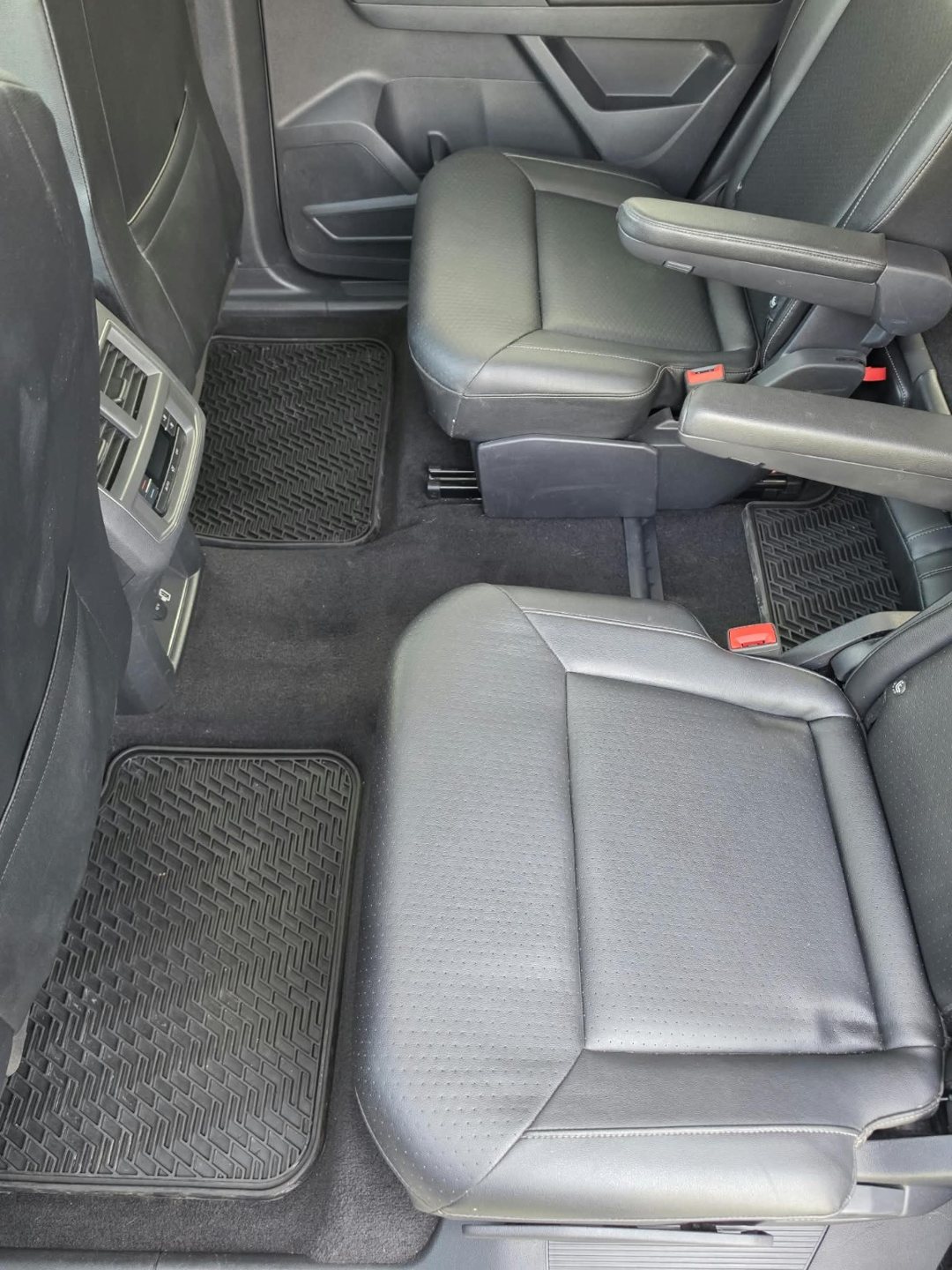 Clean Volkswagen Atlas second-row seats, mats and carpet after interior detailing